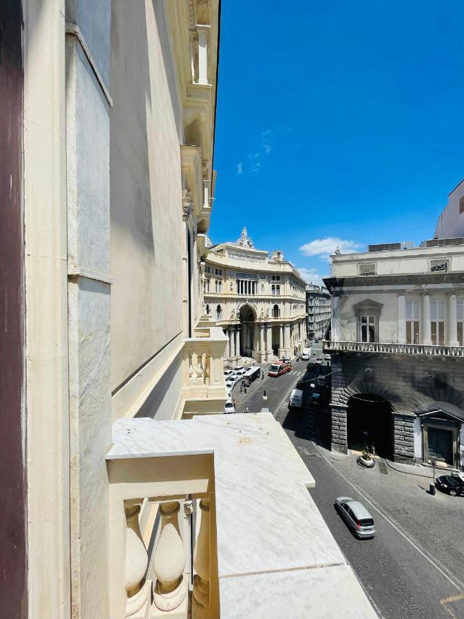 Sul Teatro San Carlo * Naples